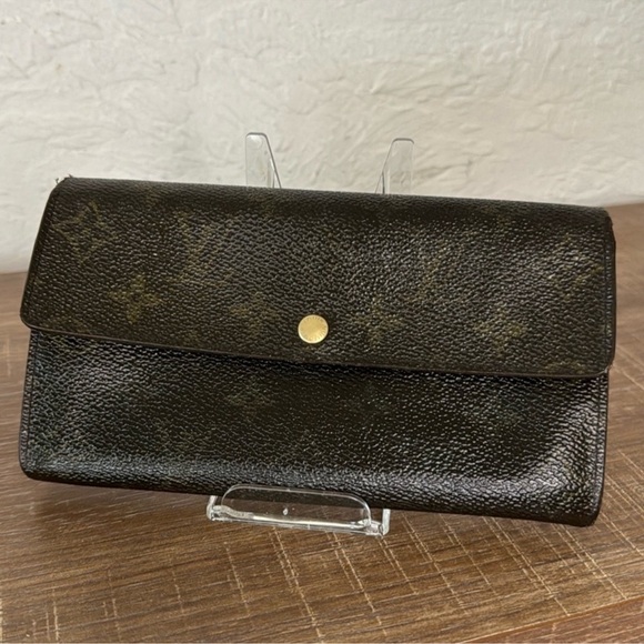 LOUIS VUITTON Monogram Sarah Snap Wallet - Picture 8 of 9